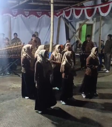 Penampilan Angklung di RT 06 RW 02